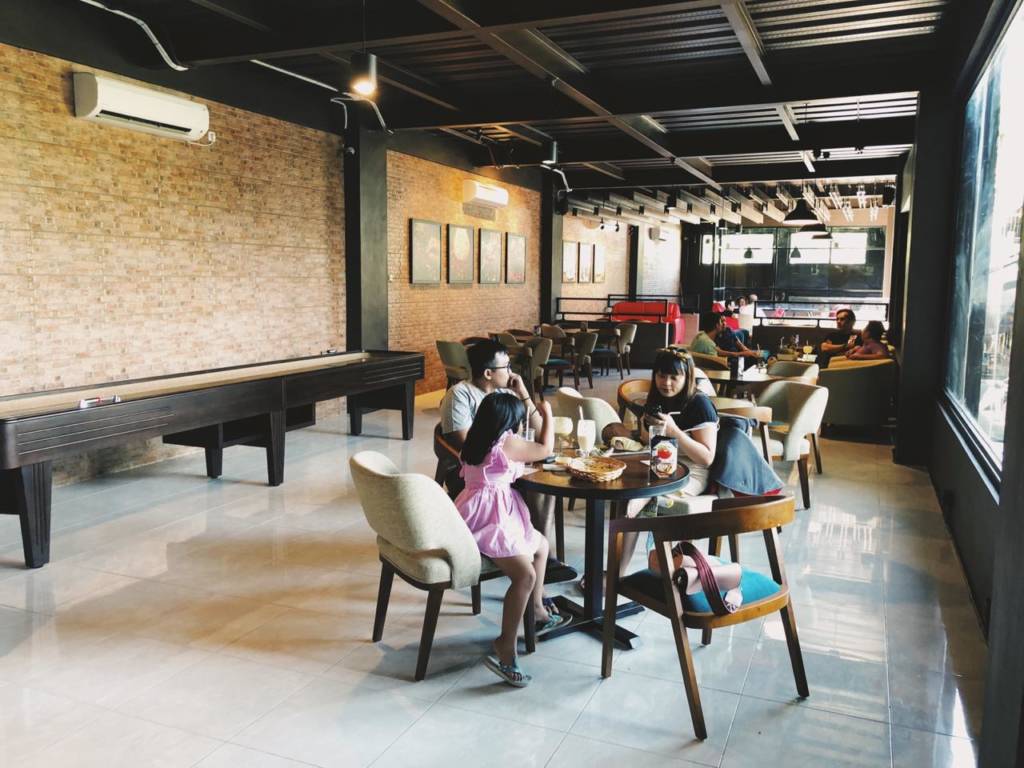 Hedon Cafe  and Resto  Kafe Eksklusif di Banyuwangi 