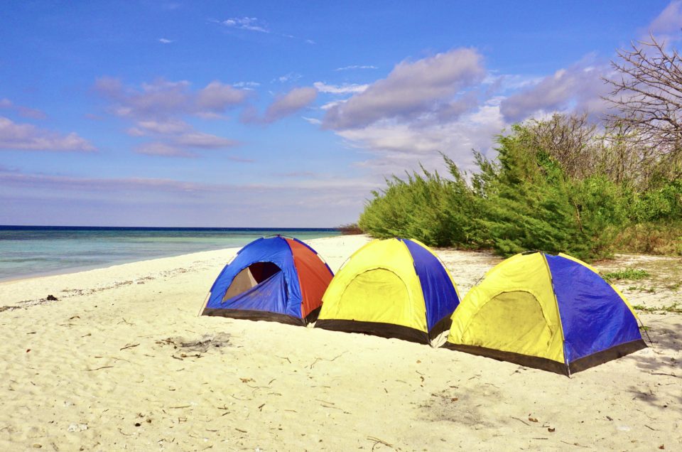 Berkemah di Pulau Tabuhan yang Tak Berpenghuni