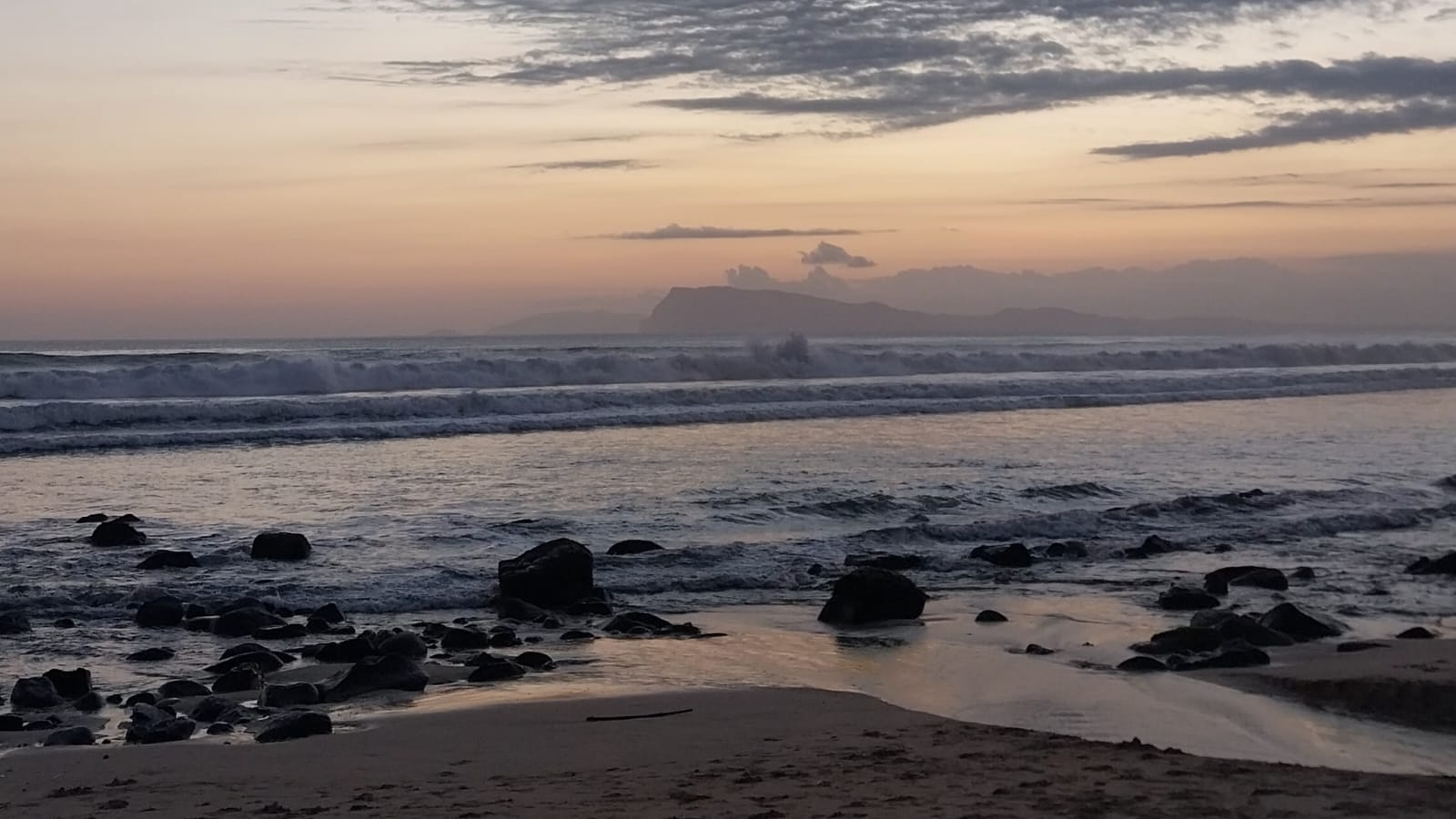 Wisata Banyuwangi, Menanti Senja Emas di Ujung Timur!