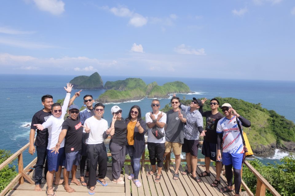 Momen paket wisata banyuwangi, Main Air di Pantai Eksotis