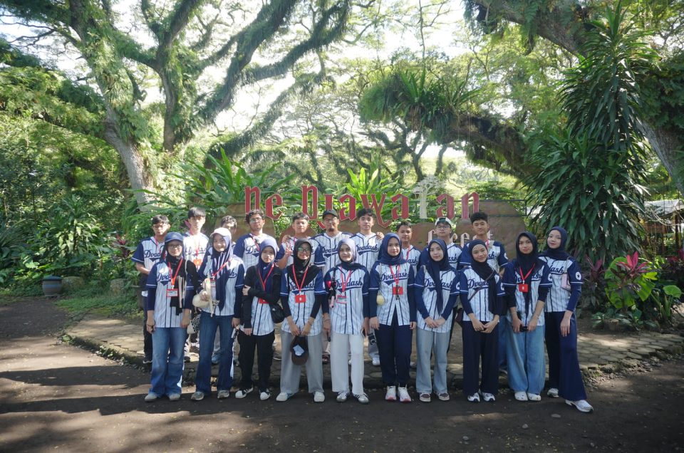 Keseruan open trip Djawatan, Hunting Foto di Spot Ikonik