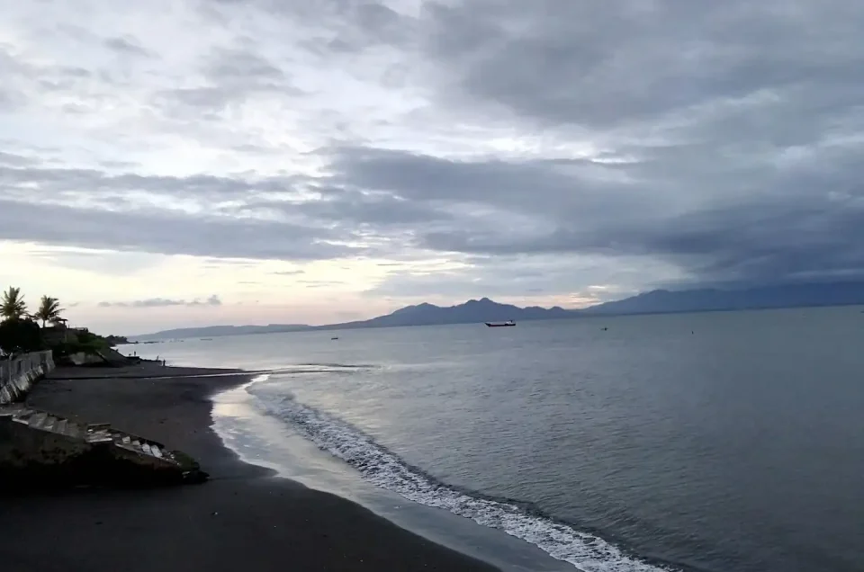 Info Tiket Pantai Blimbingsari, Cocok untuk Budget Hemat