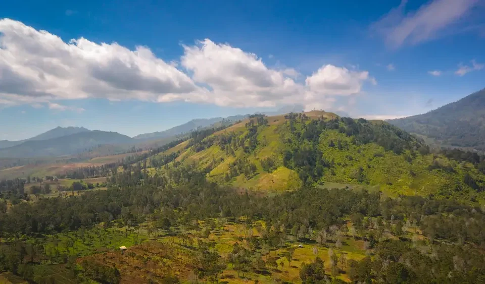 Asal Usul Kawah Wurung, Kisah Unik di Balik Keindahannya