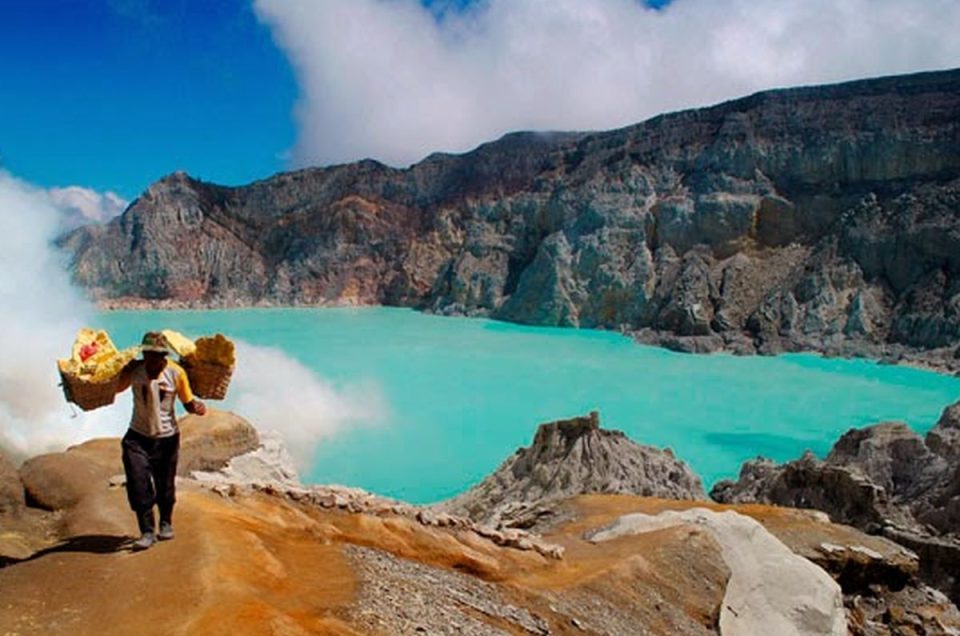 Kawah Ijen Tutup hingga Waktu Tak Ditentukan, Ada Apa?